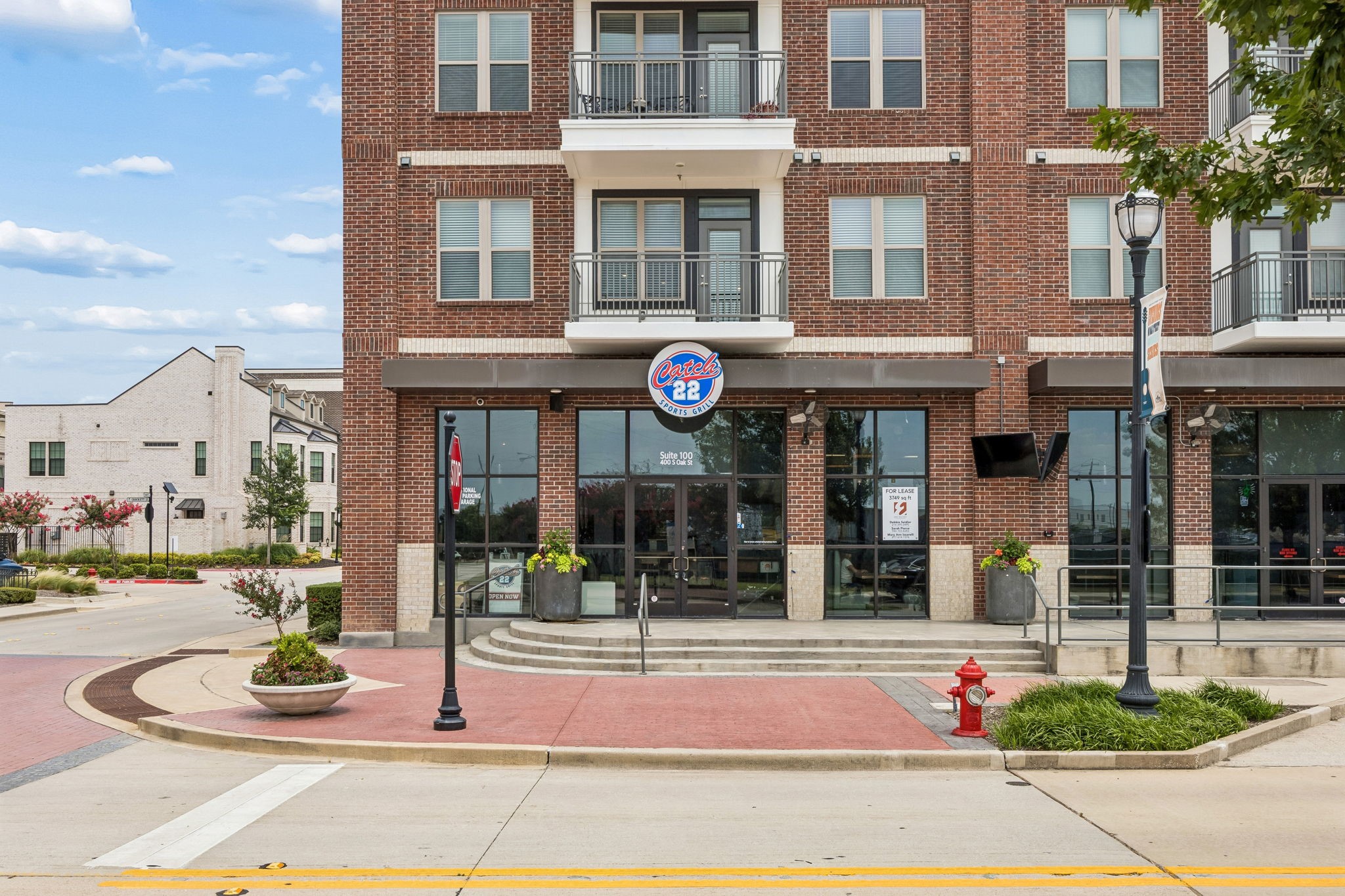 400 S Oak Street 100