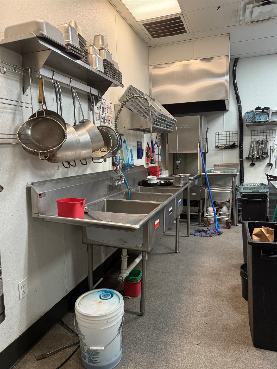 400 S Oak Street 100