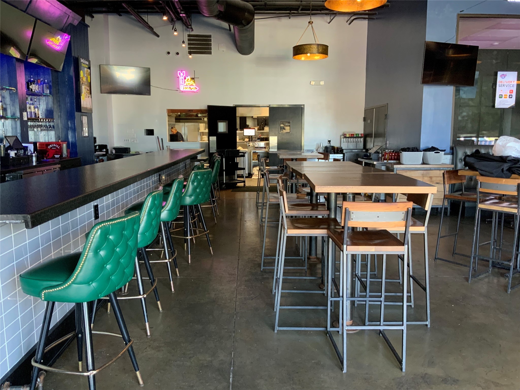 400 S Oak Street 100