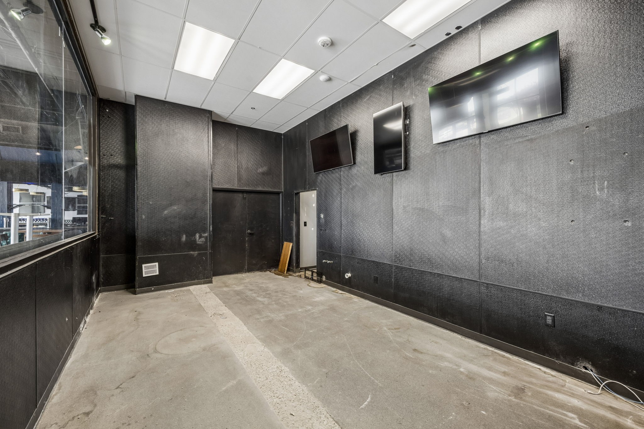 400 S Oak Street 100