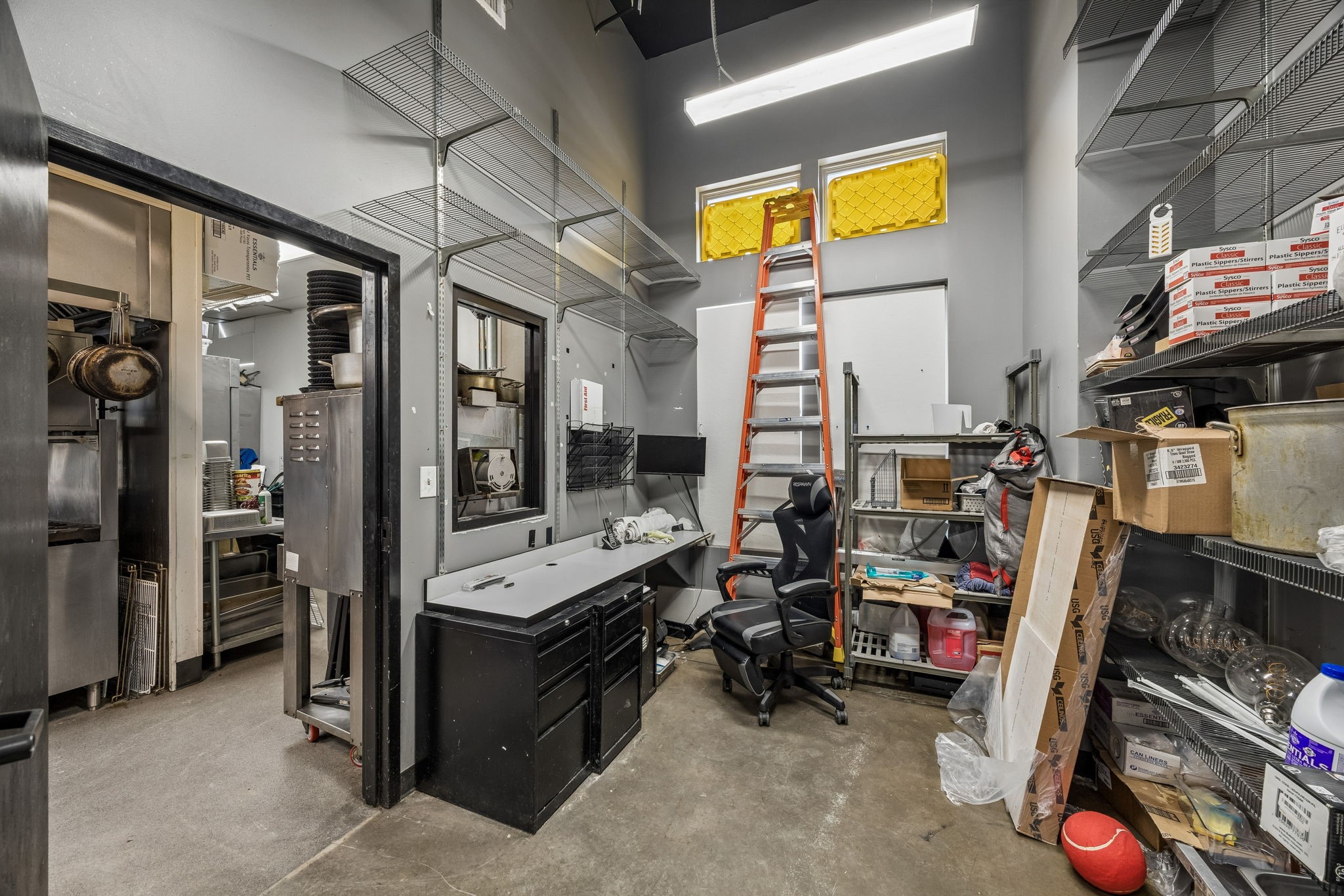 400 S Oak Street 100