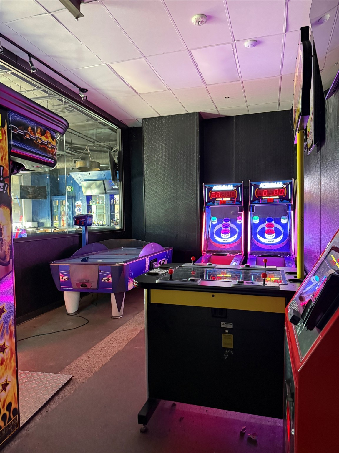 400 S Oak Street 100