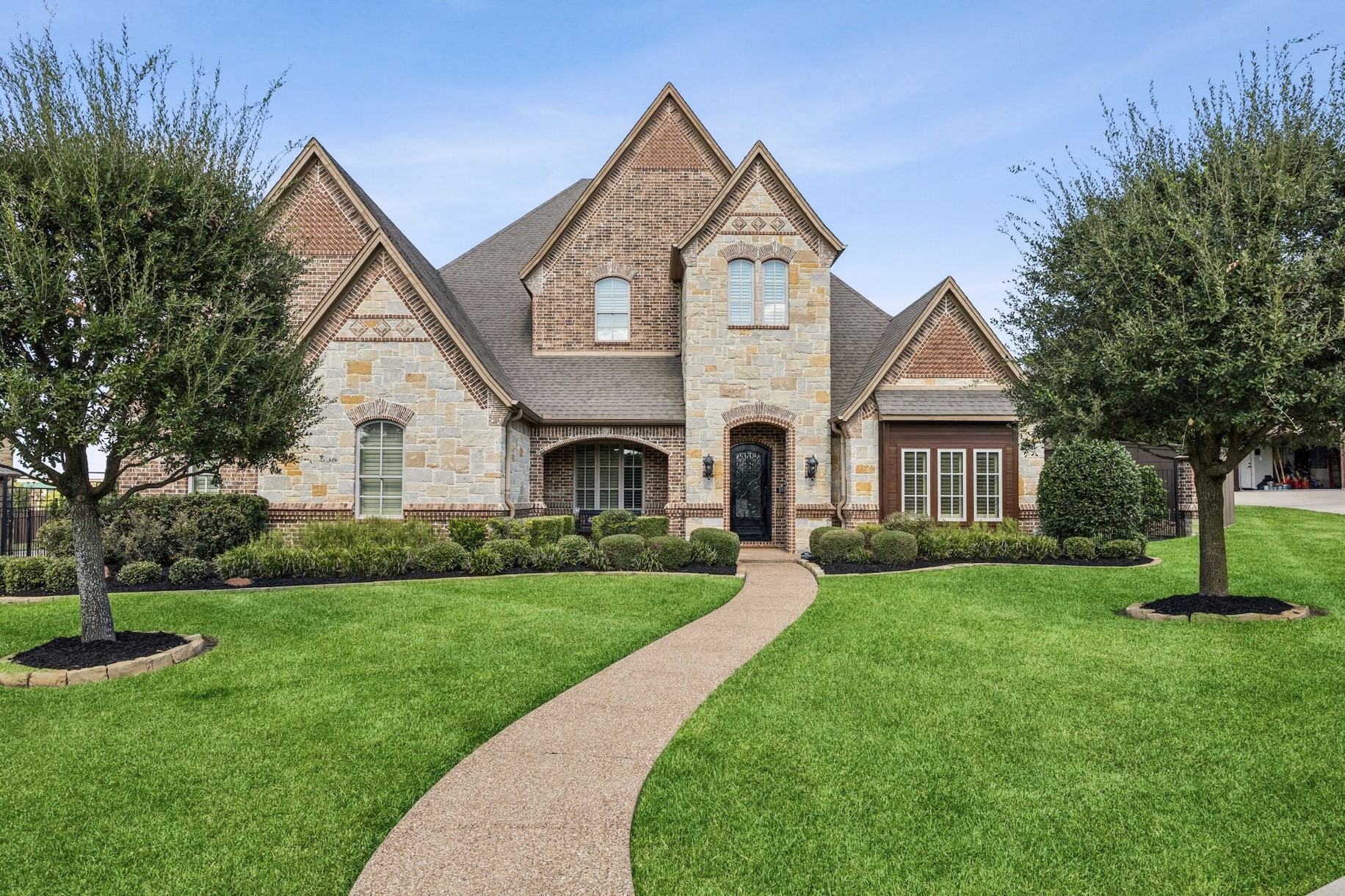 408 W Chapel Downs Drive