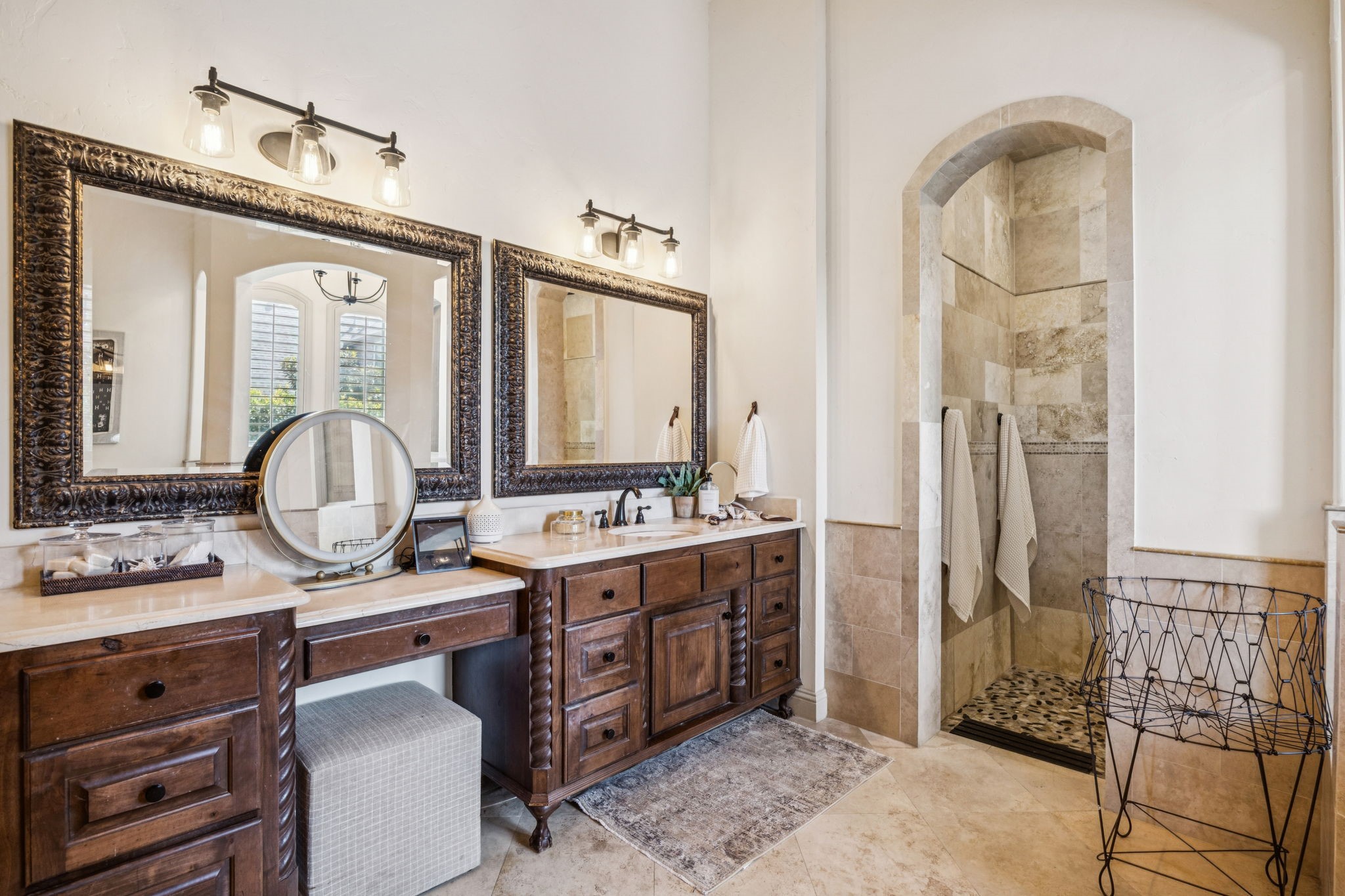 408 W Chapel Downs Drive