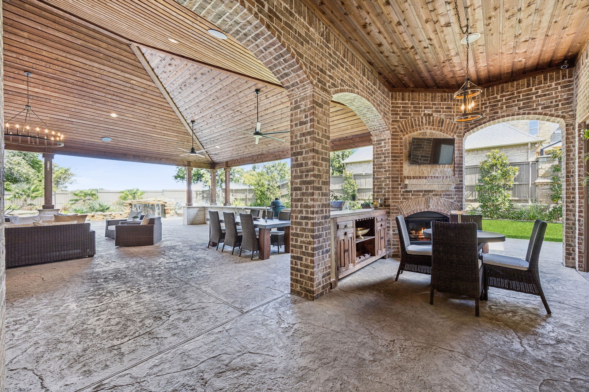 408 W Chapel Downs Drive