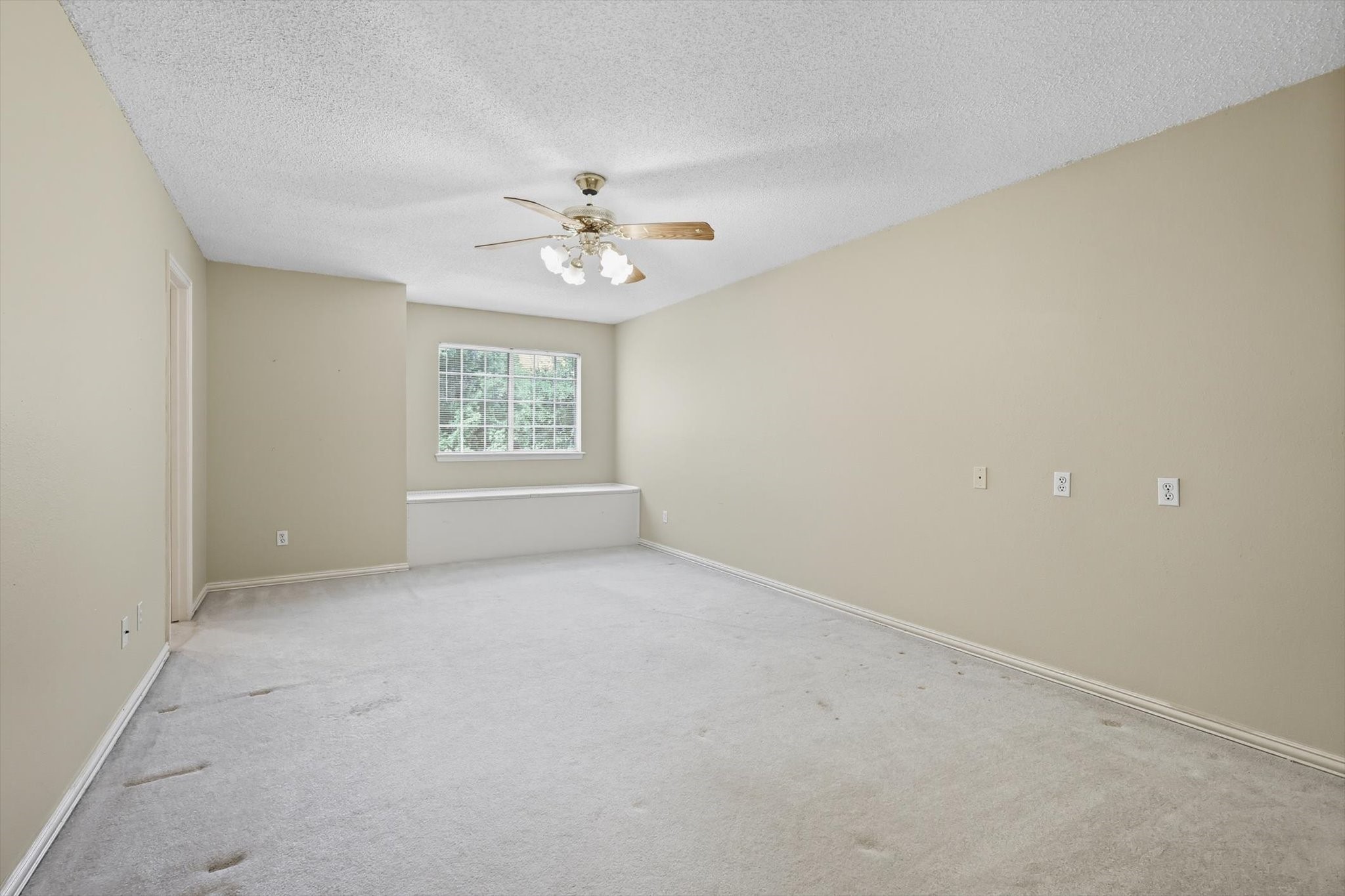 3904 Elmwood Court