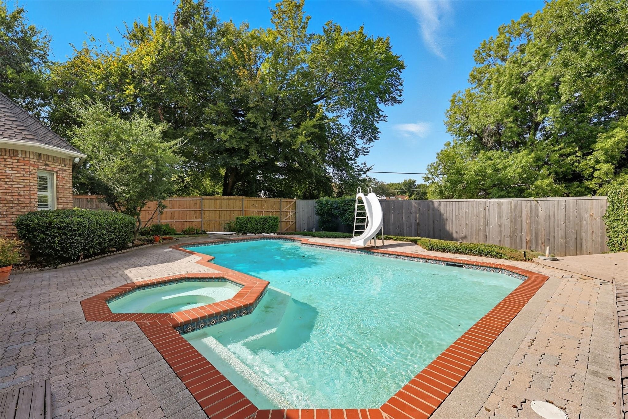 3904 Elmwood Court