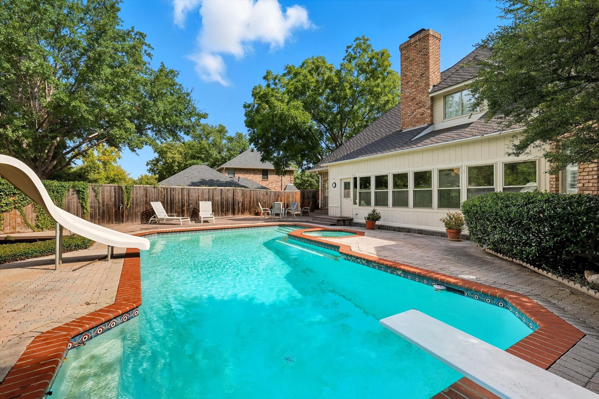 3904 Elmwood Court