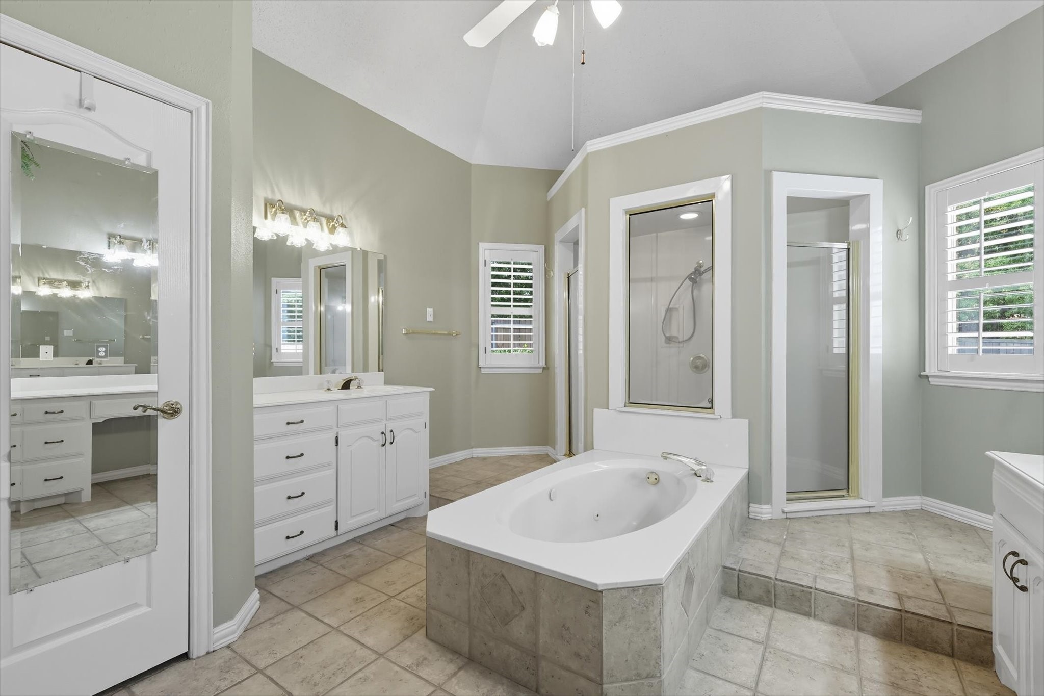 3904 Elmwood Court