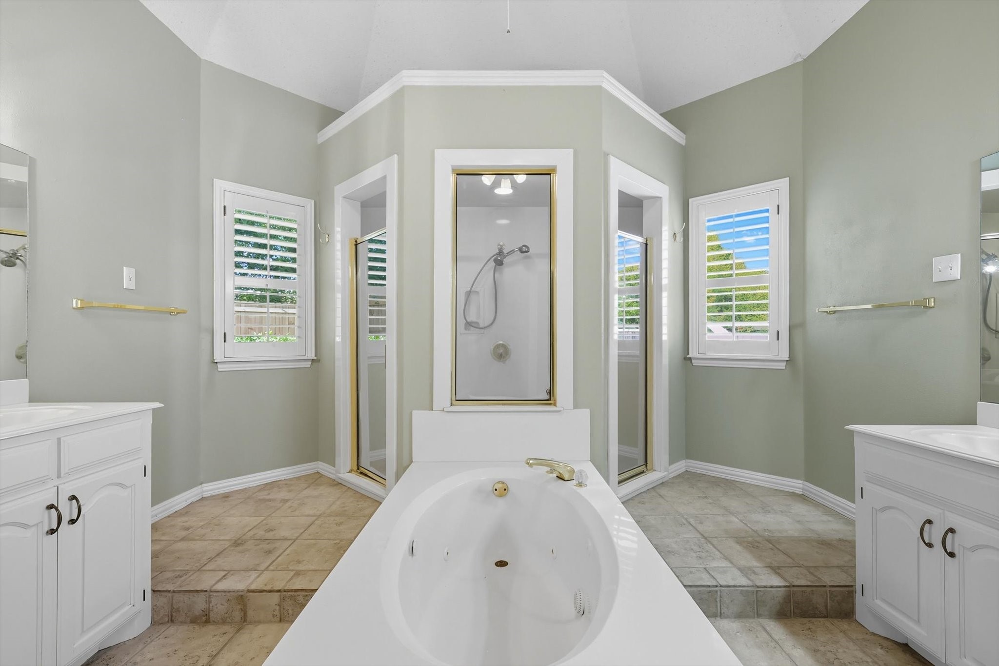 3904 Elmwood Court