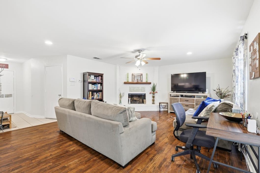 814 W Embercrest Drive