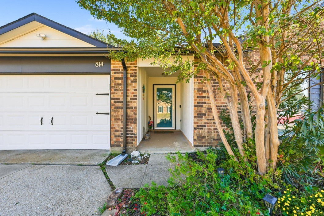 814 W Embercrest Drive