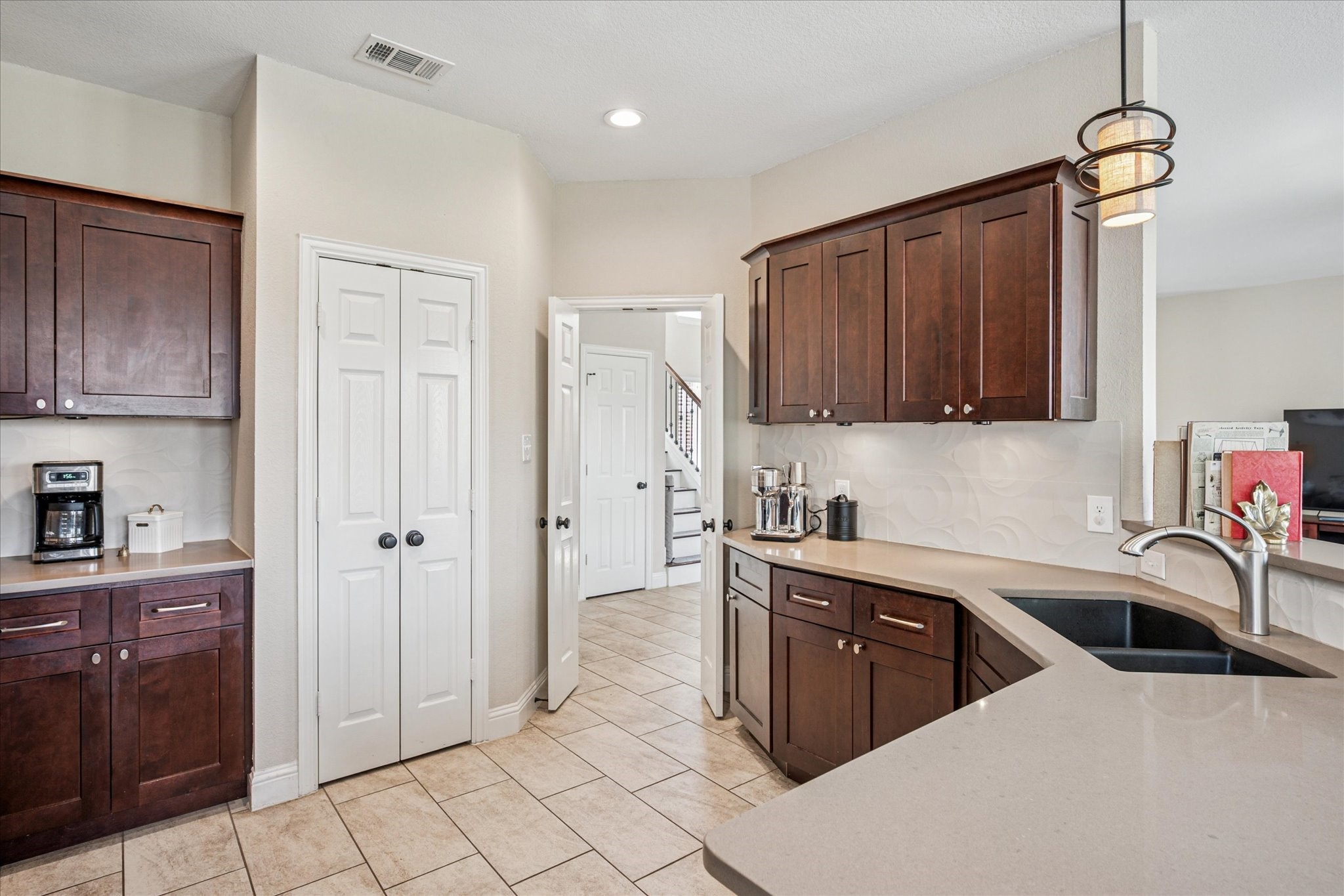 548 Willowview Drive