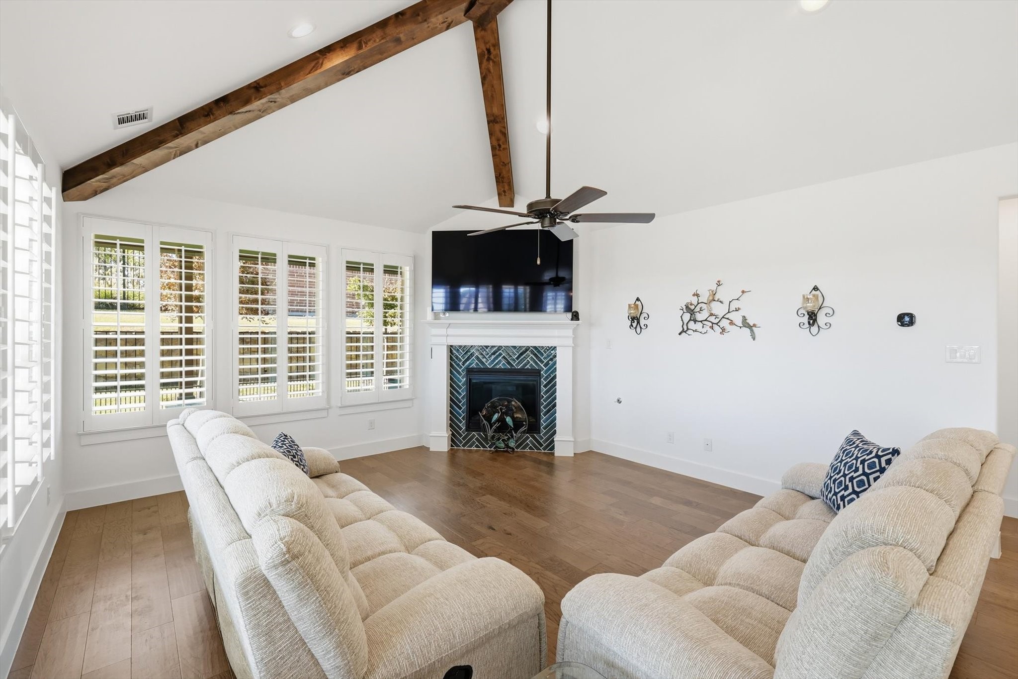 912 Hacienda Drive