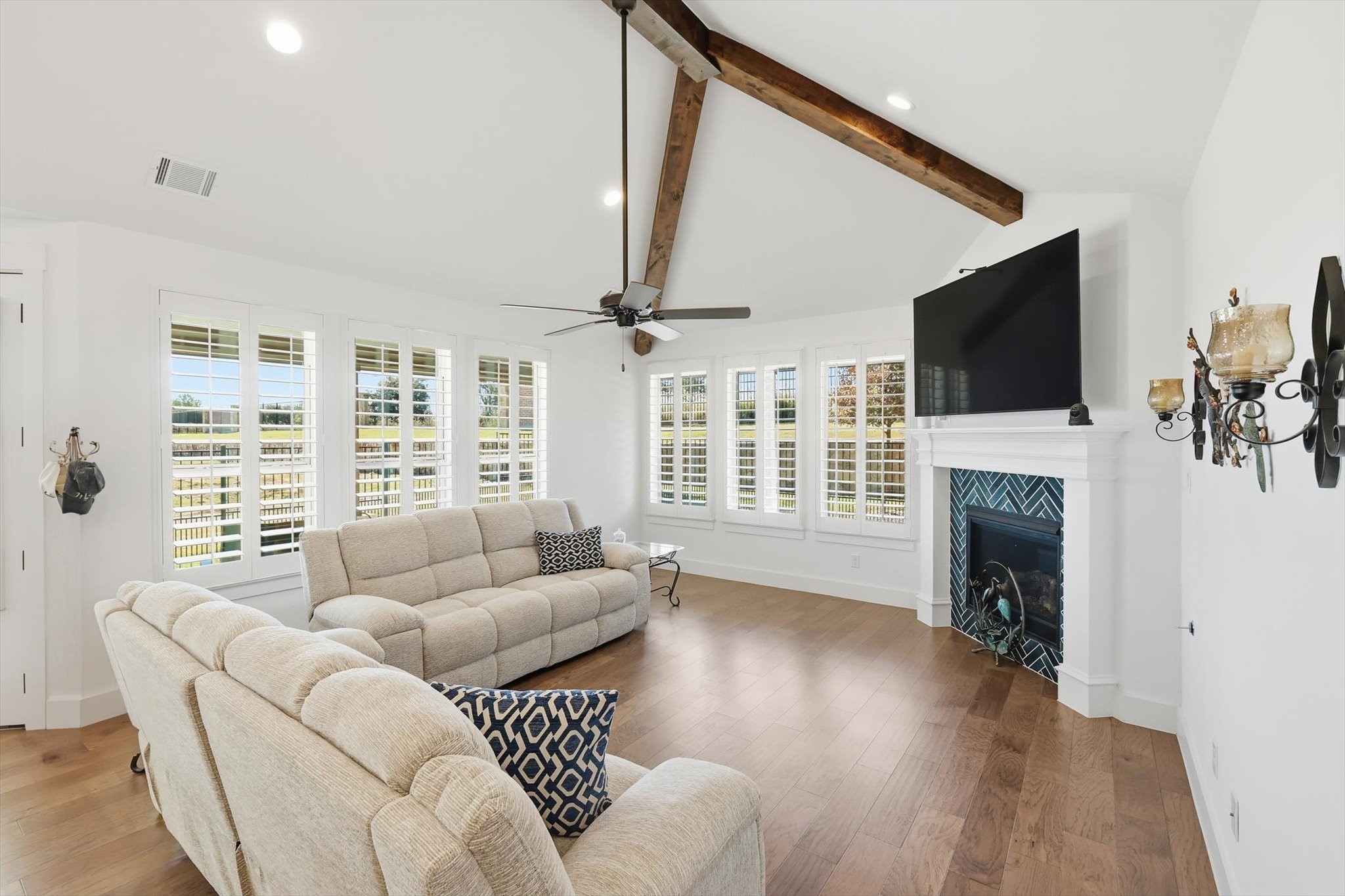 912 Hacienda Drive