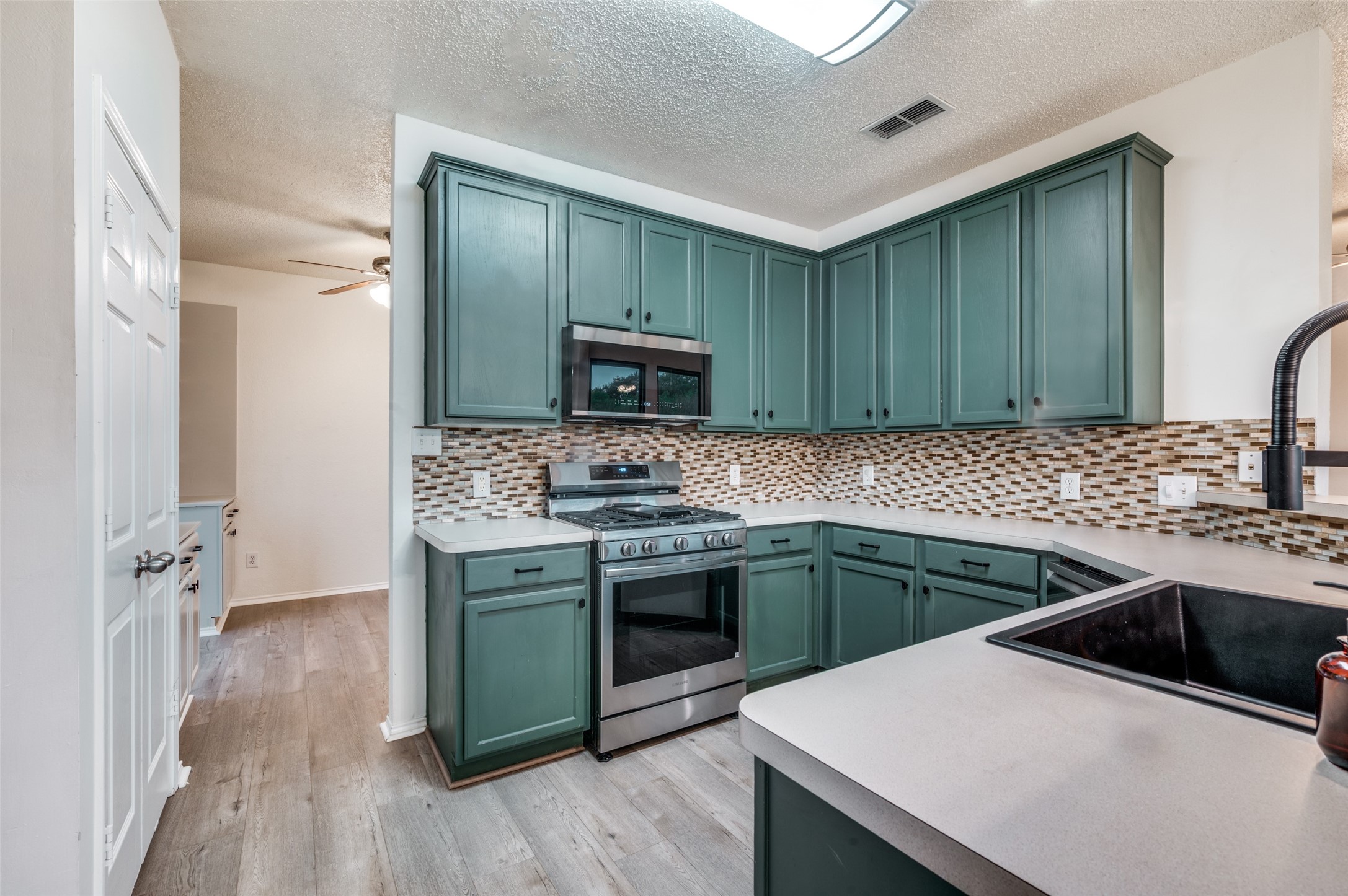 5037 Glenscape Trail