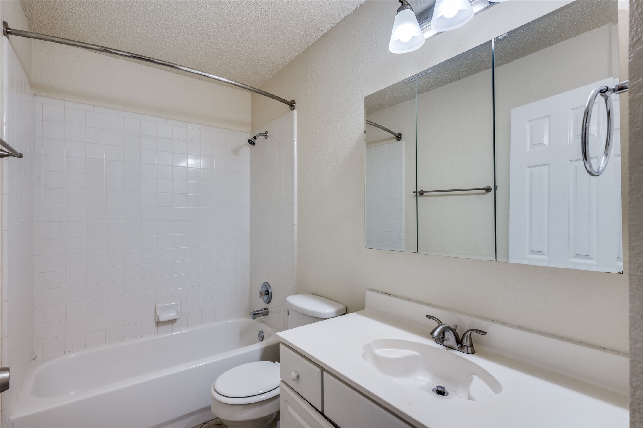 5037 Glenscape Trail