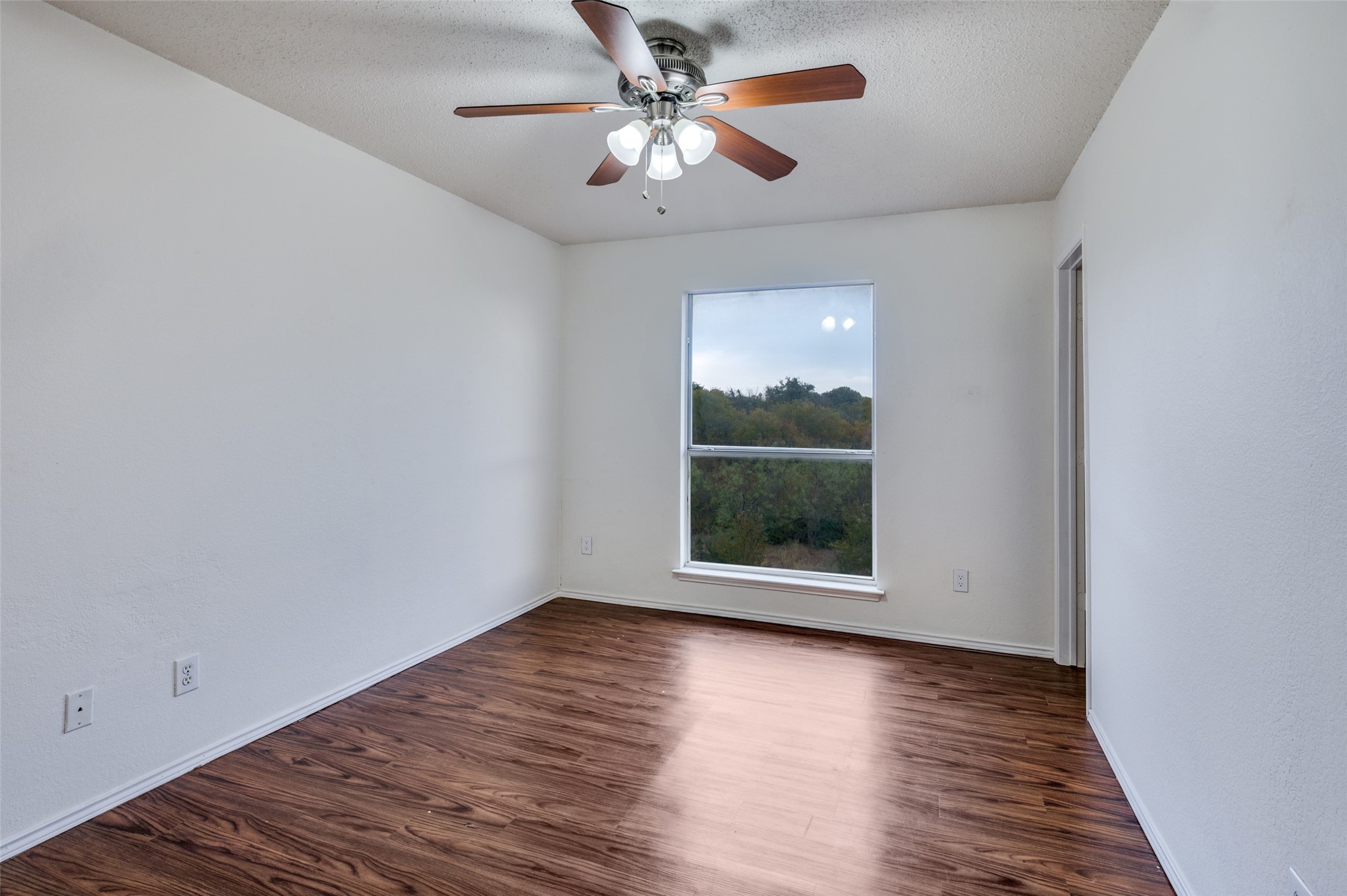 5037 Glenscape Trail