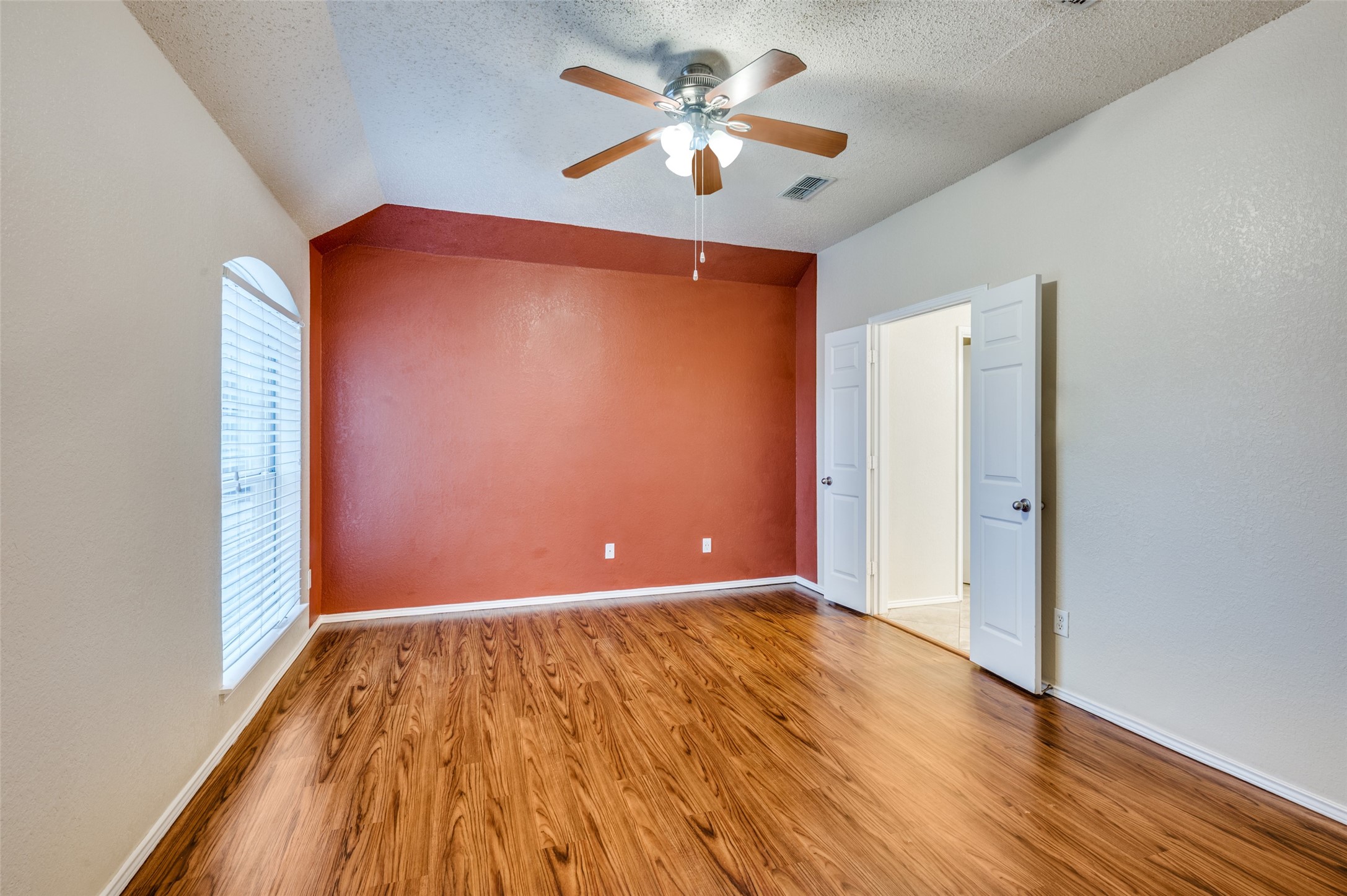 5037 Glenscape Trail