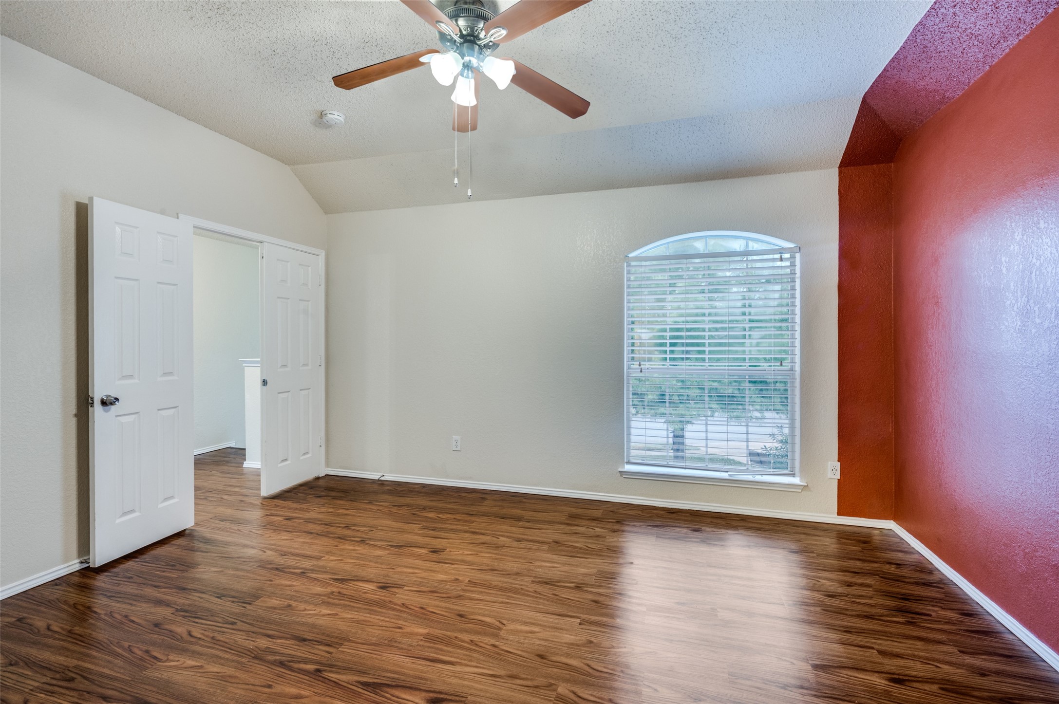 5037 Glenscape Trail