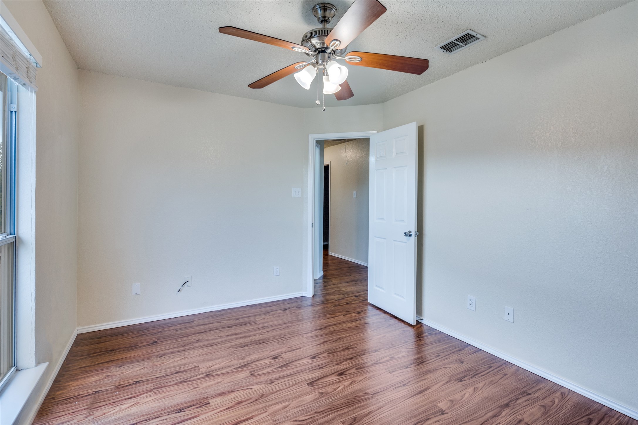 5037 Glenscape Trail