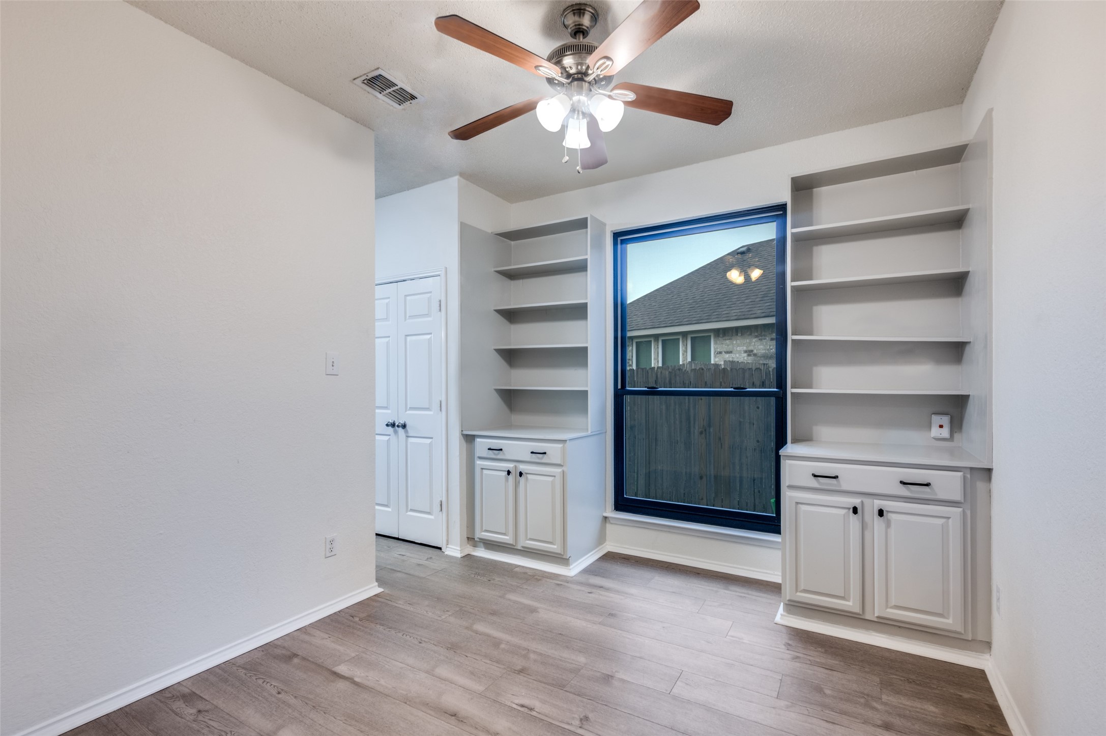 5037 Glenscape Trail