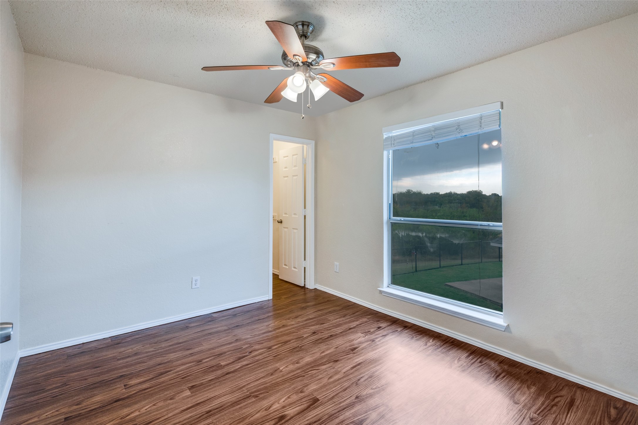 5037 Glenscape Trail