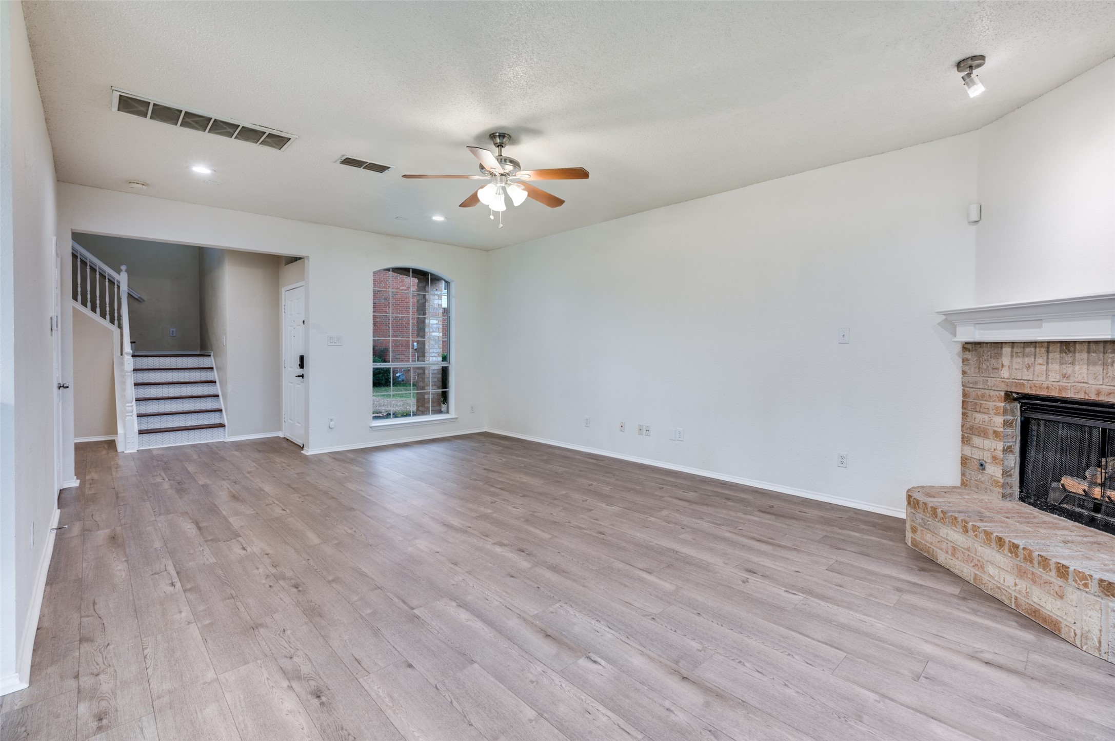 5037 Glenscape Trail