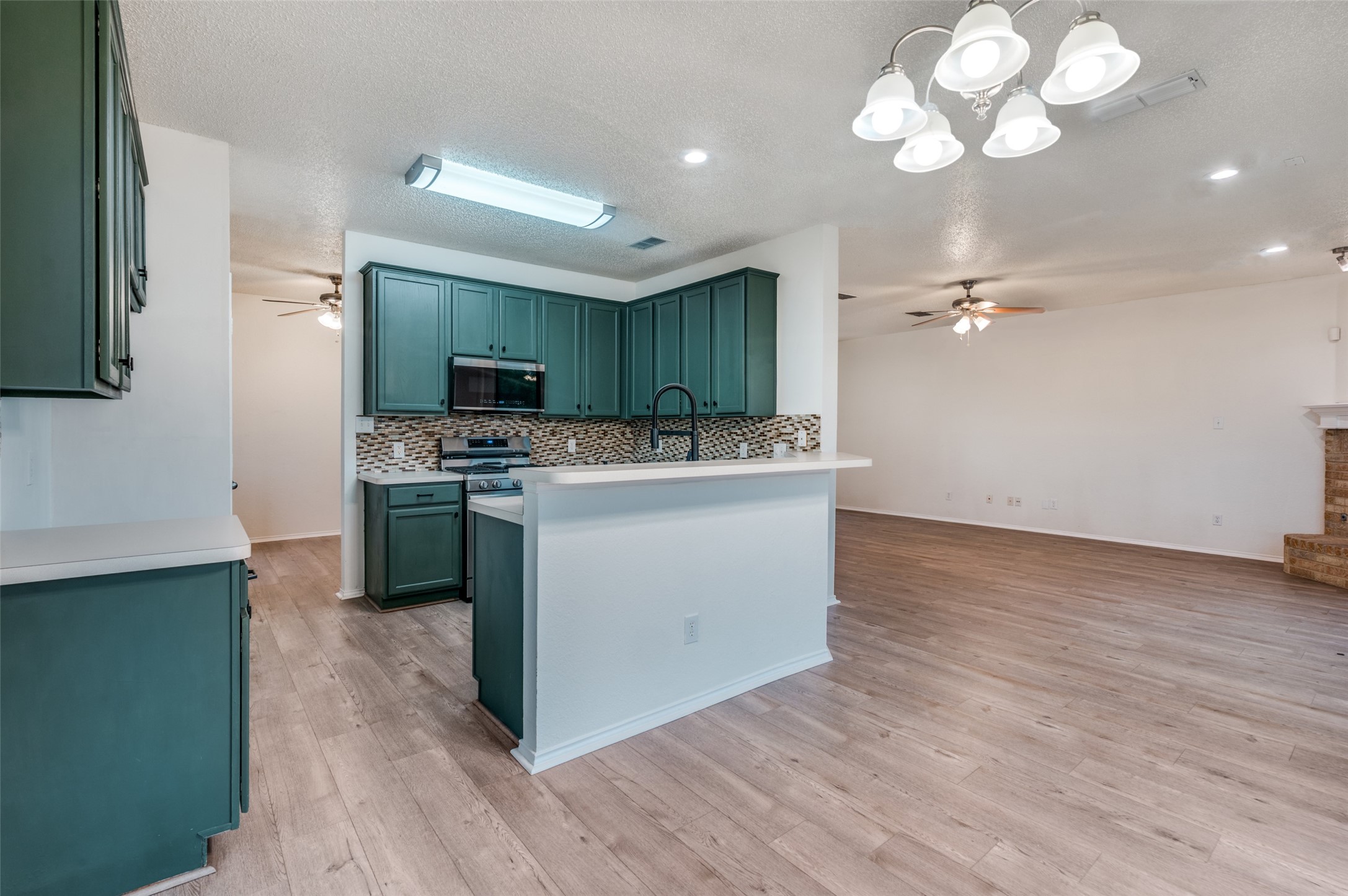 5037 Glenscape Trail