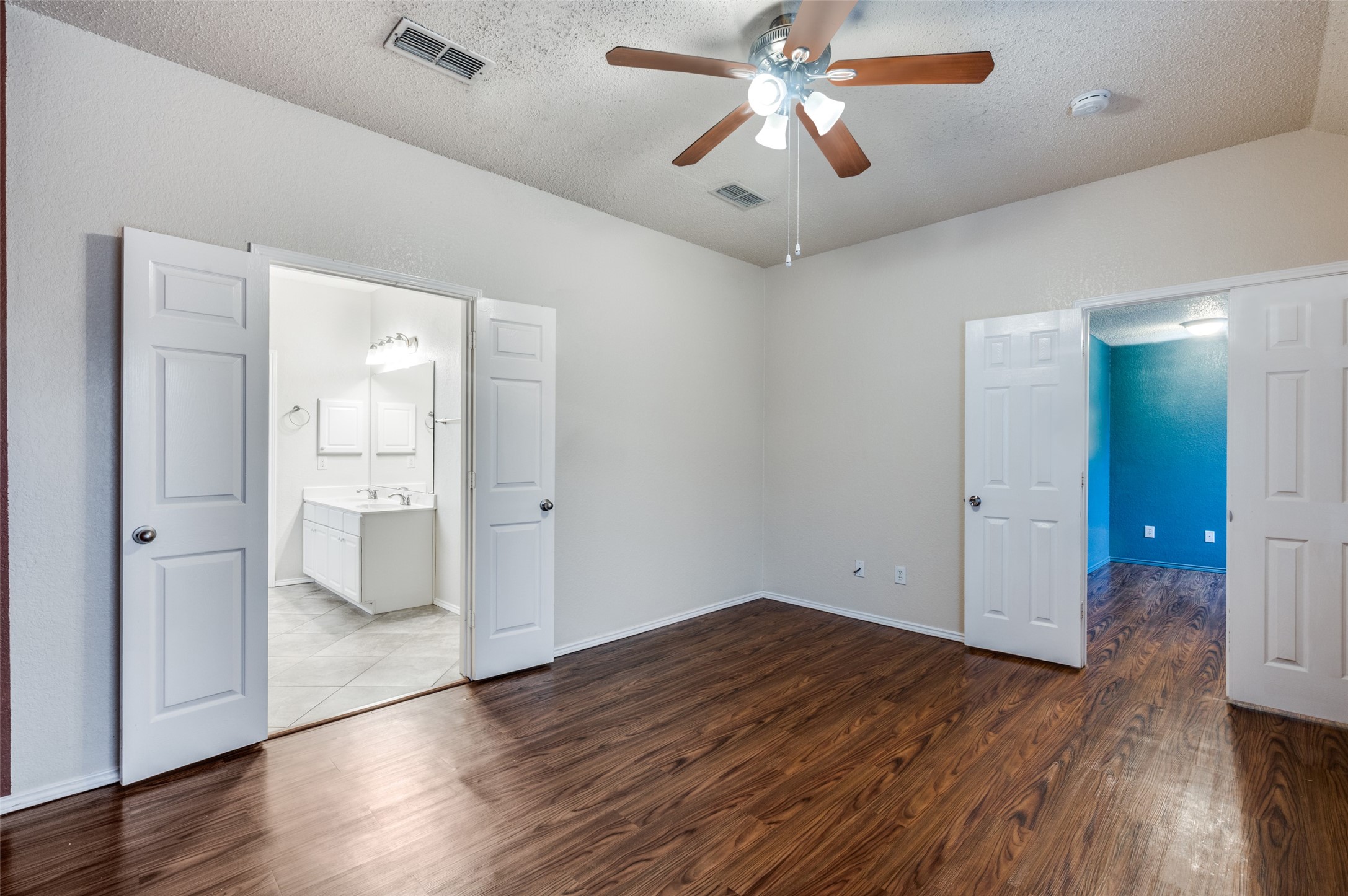 5037 Glenscape Trail