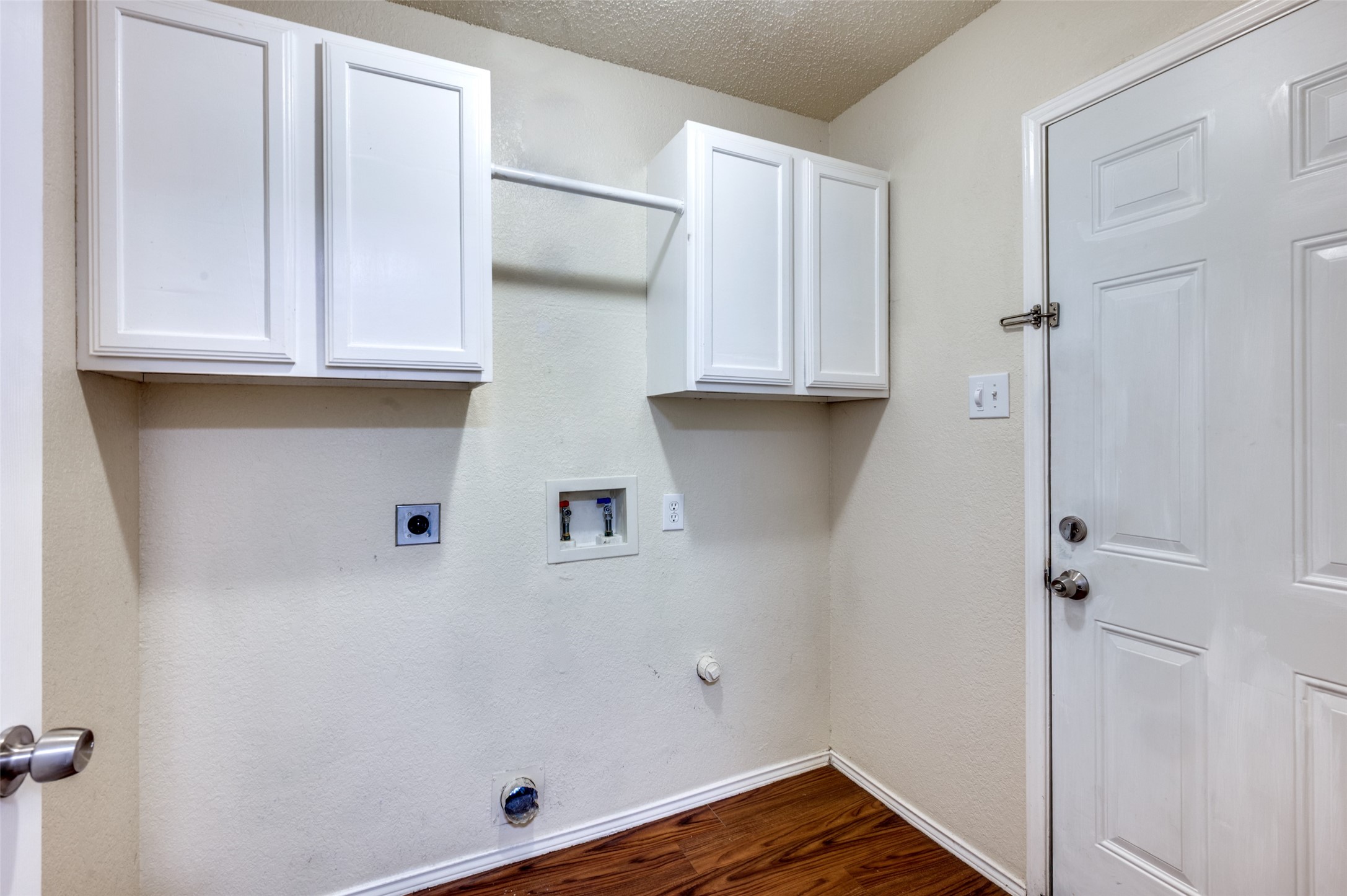 5037 Glenscape Trail