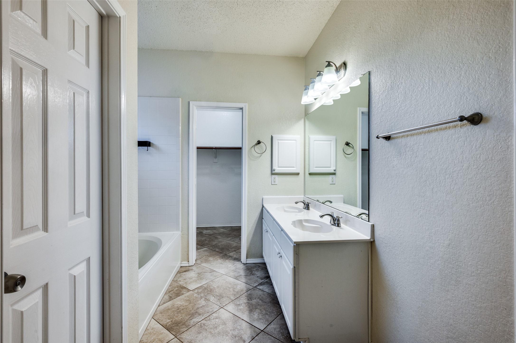 5037 Glenscape Trail