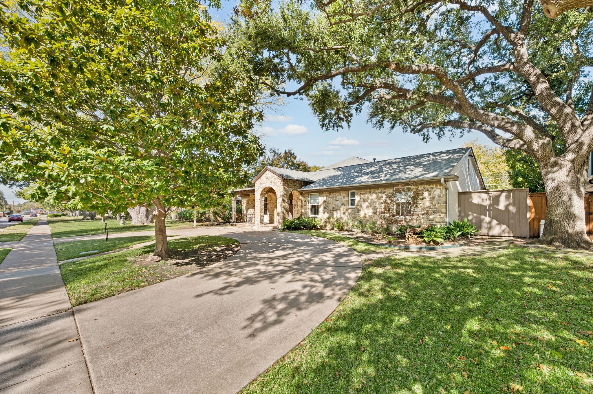 1322 Apache Drive