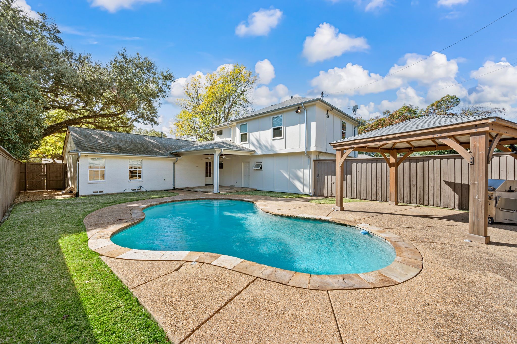 1322 Apache Drive