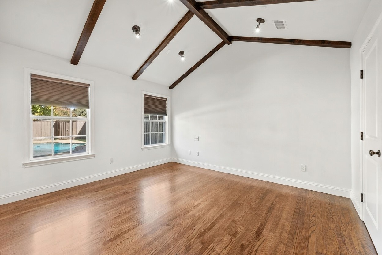 1322 Apache Drive