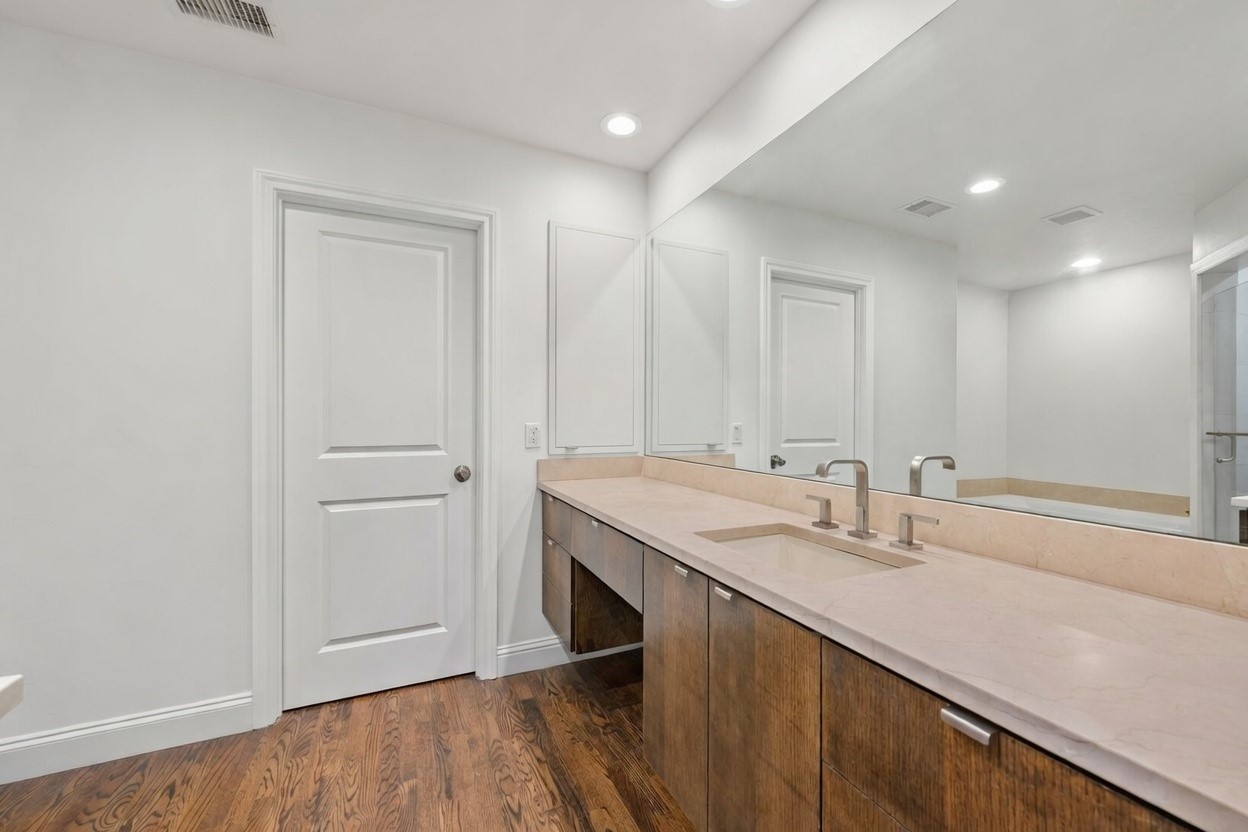 1322 Apache Drive