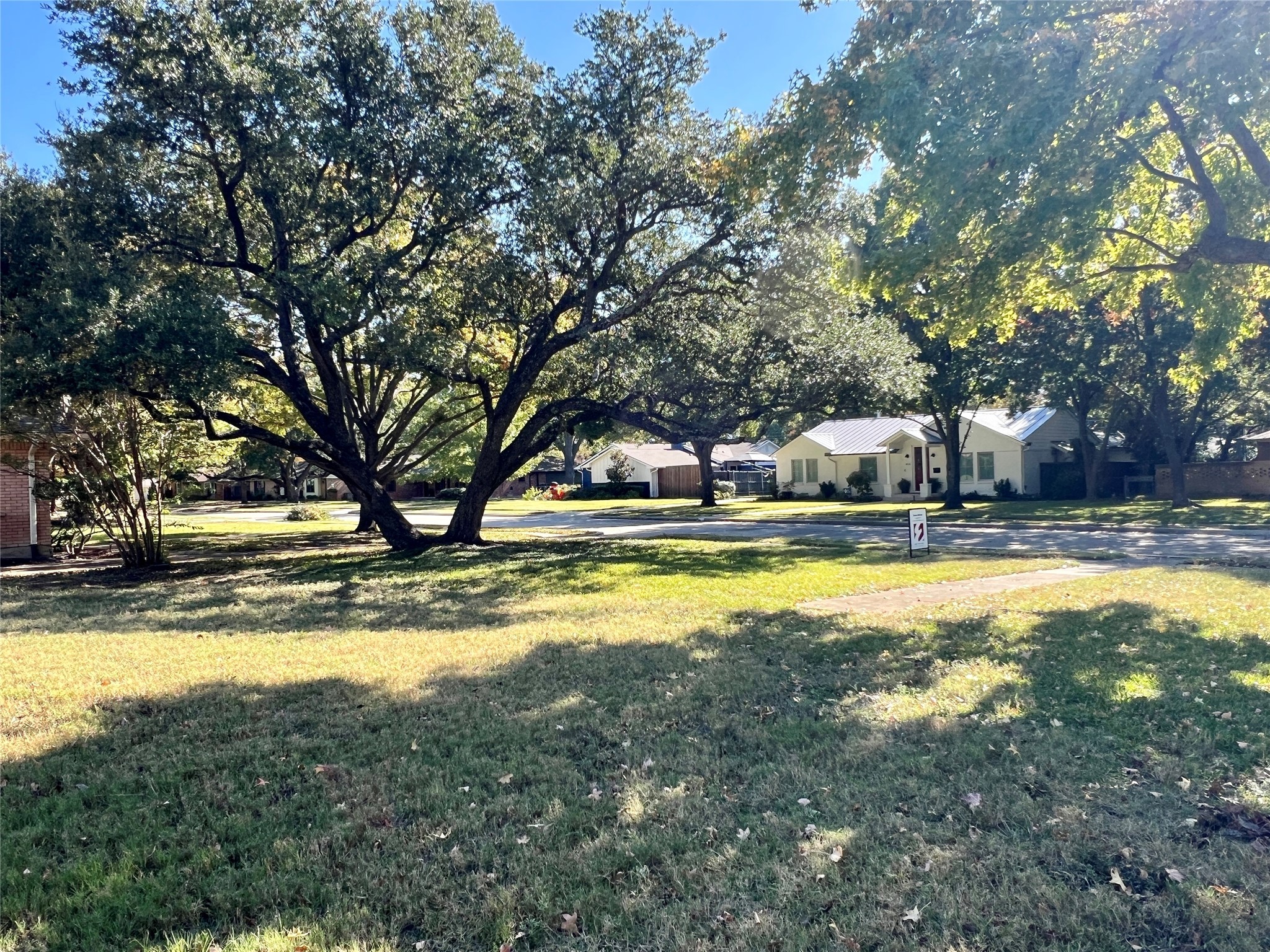 820 Brookhurst Drive