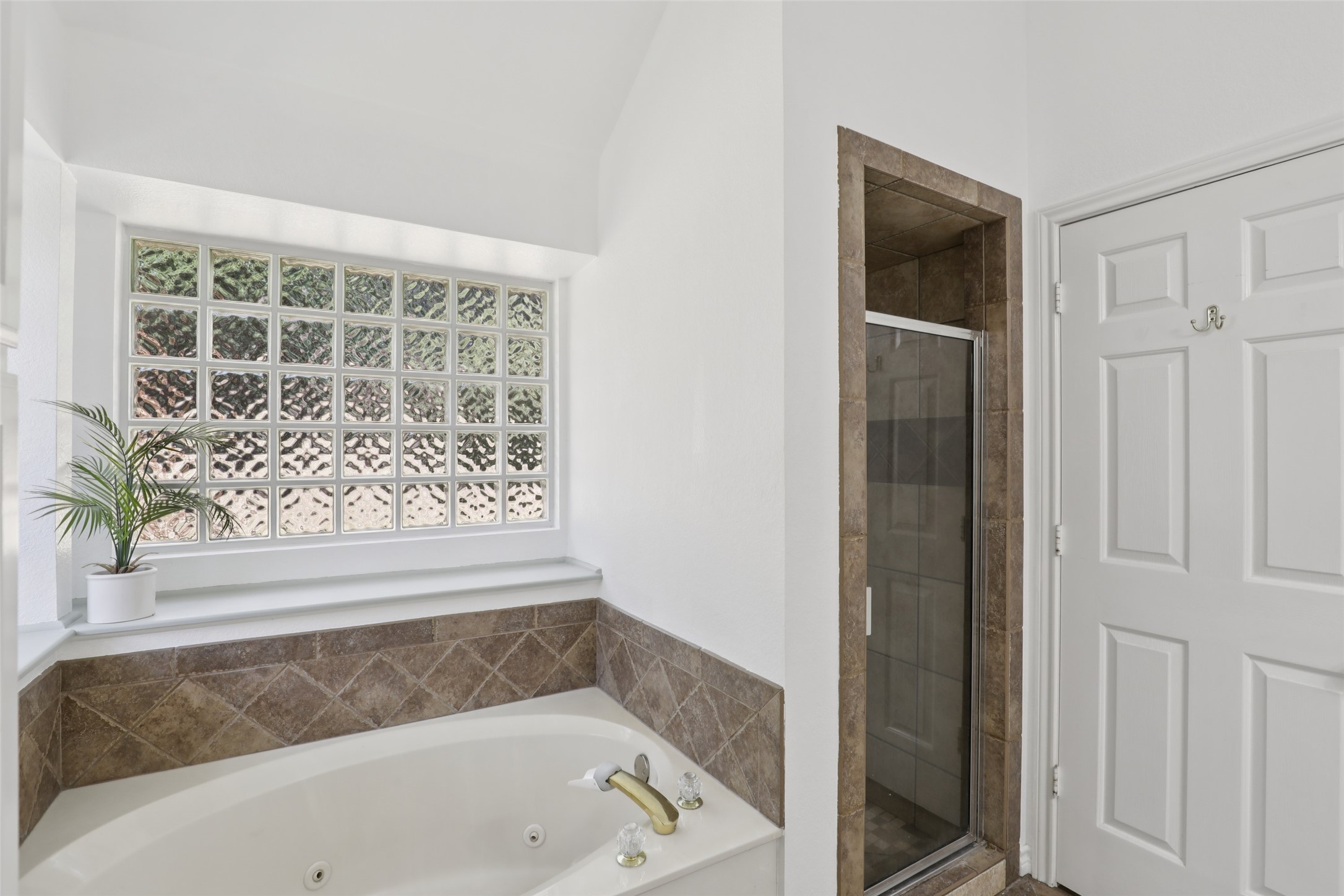 7512 Woodside Hill Court