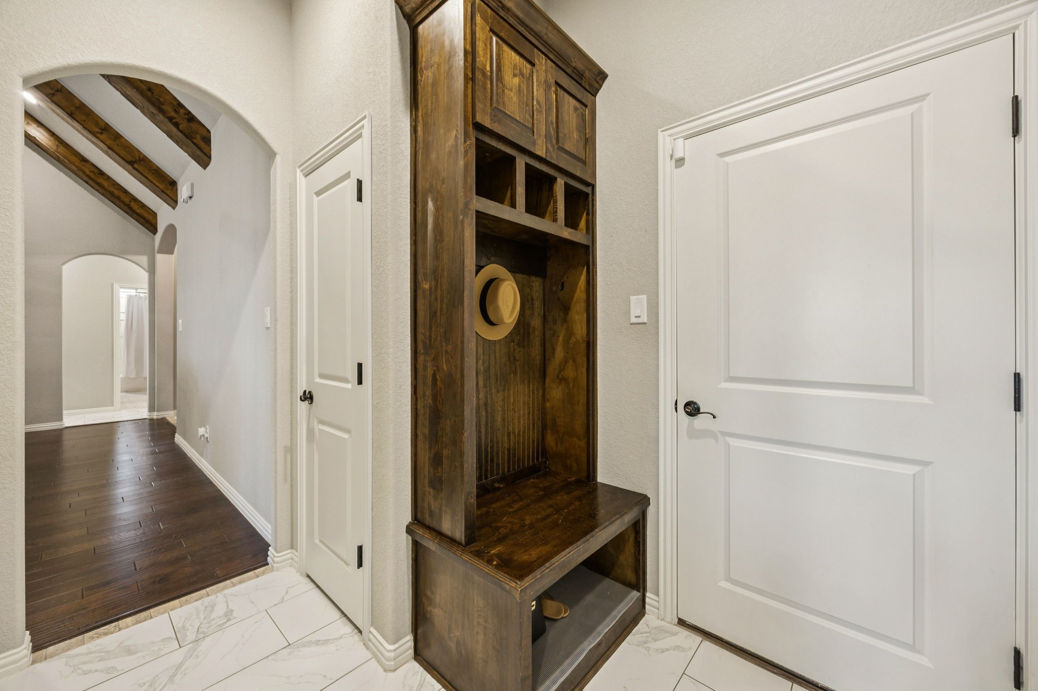 1020 Jesse James Lane