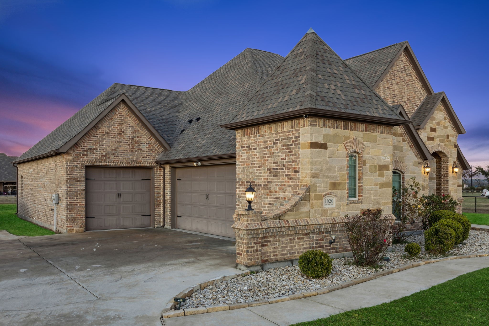 1020 Jesse James Lane