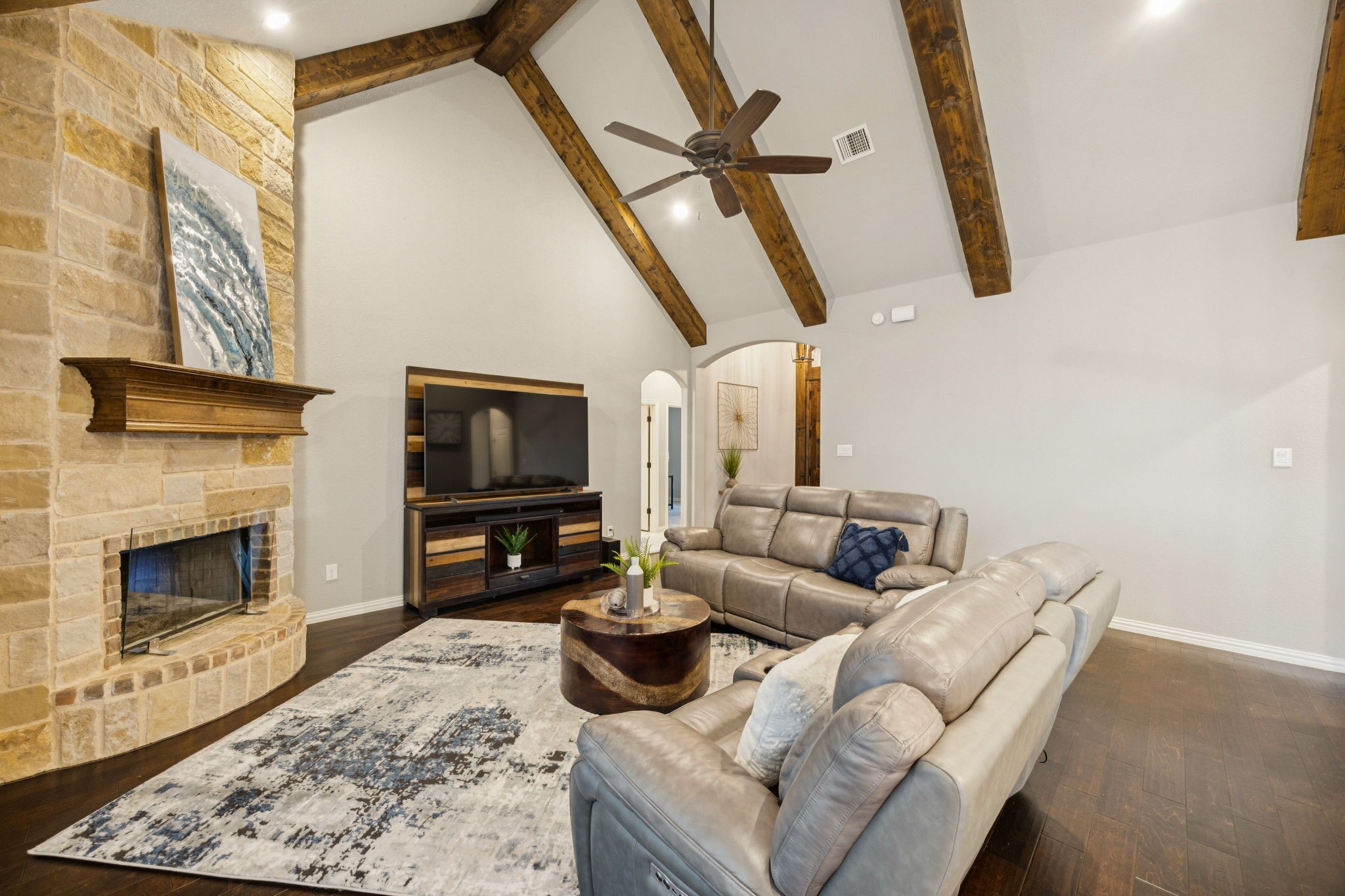 1020 Jesse James Lane