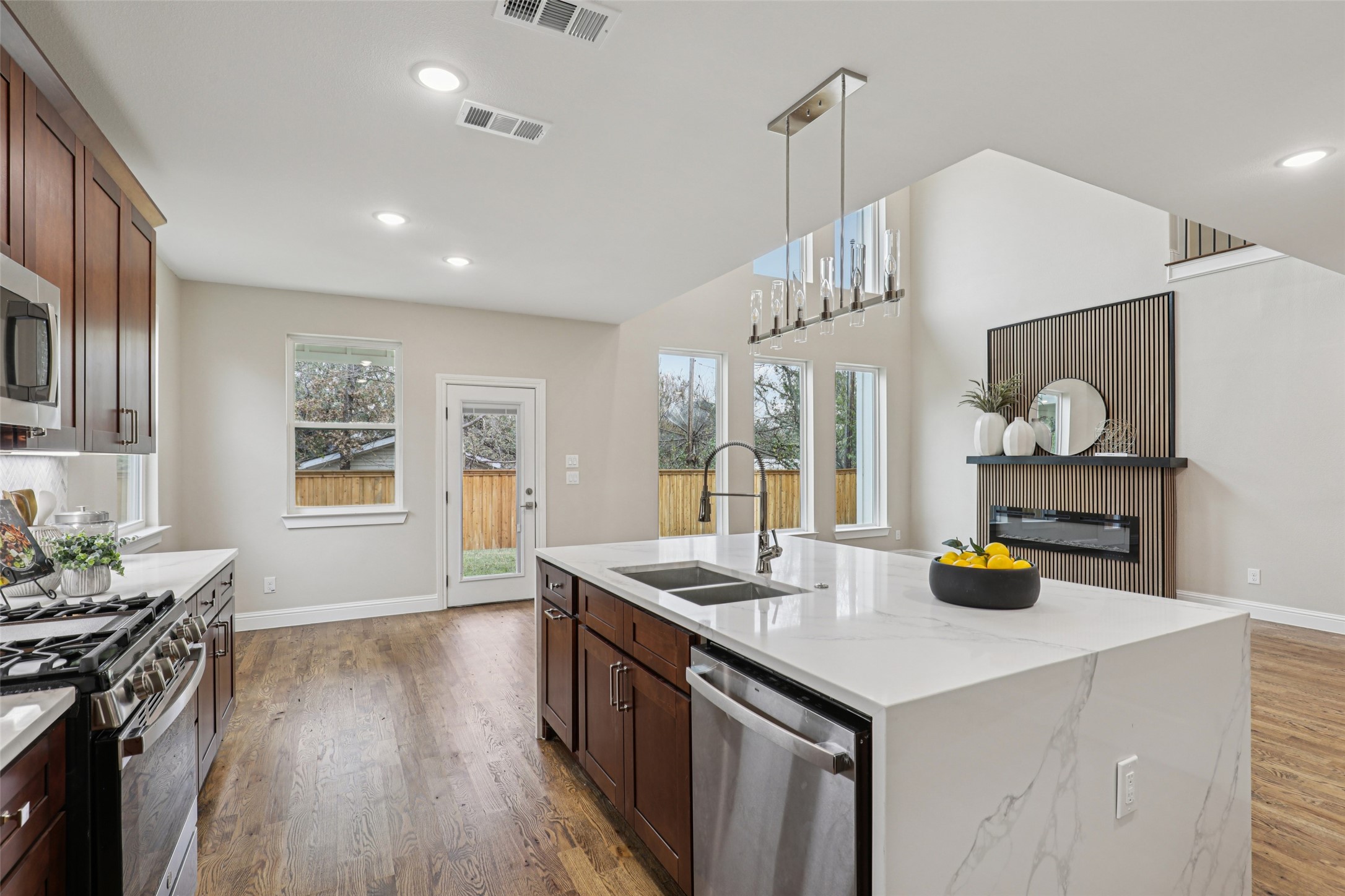 1713 Highland Drive W