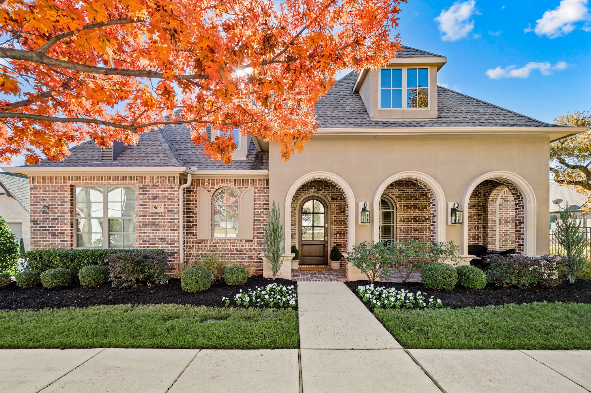 909 Winding Ridge Trail