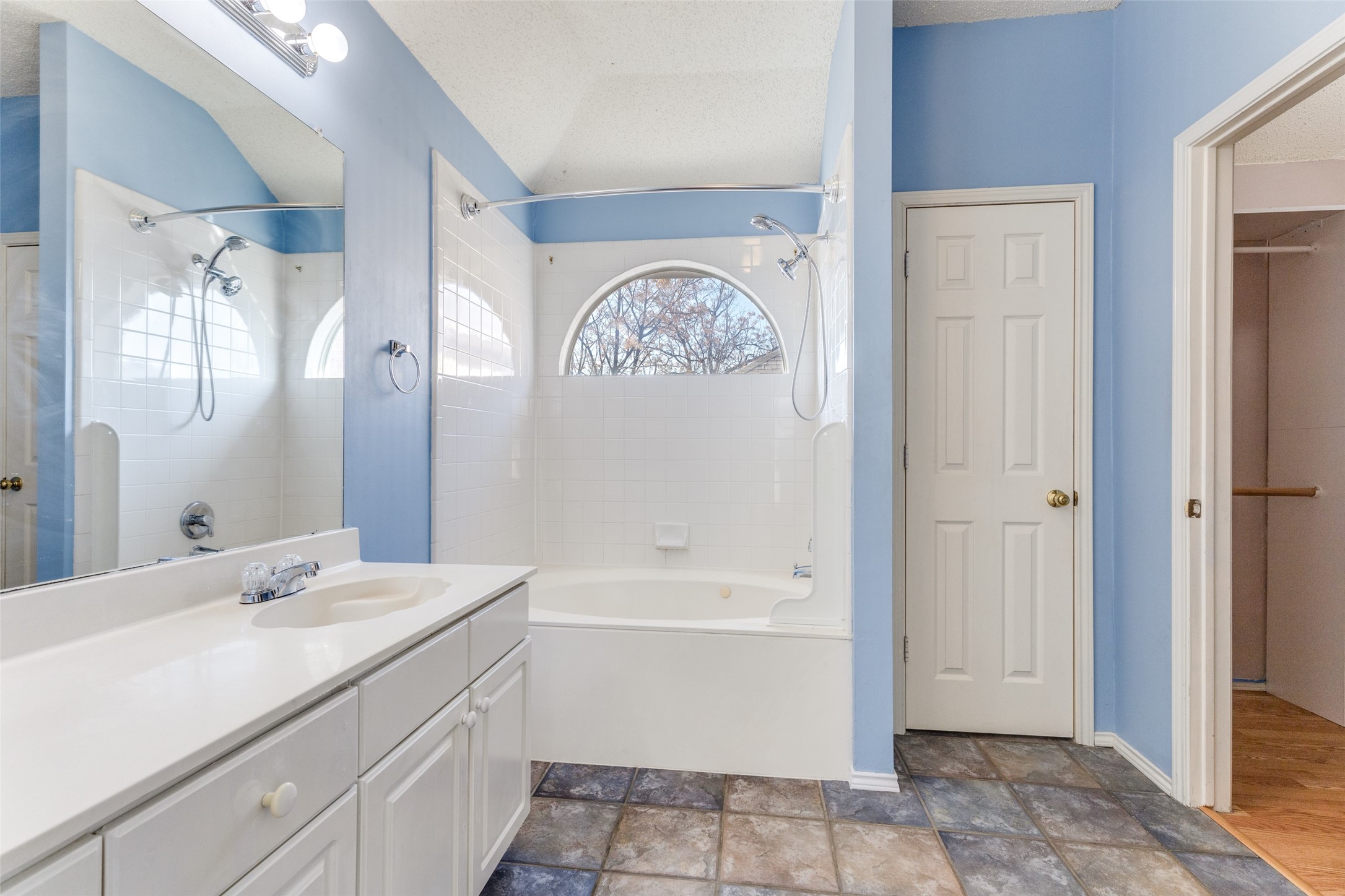 5020 Glenscape Trail