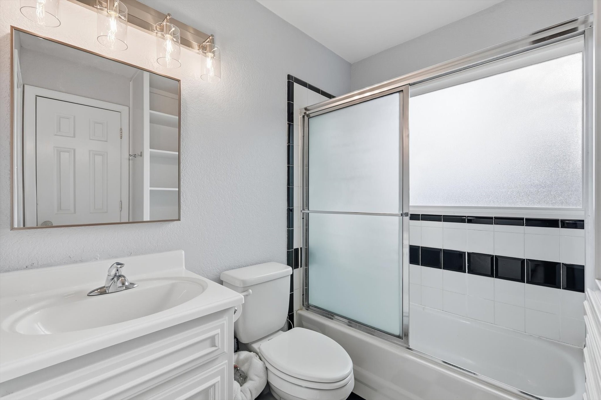 1606 Treehouse Lane N