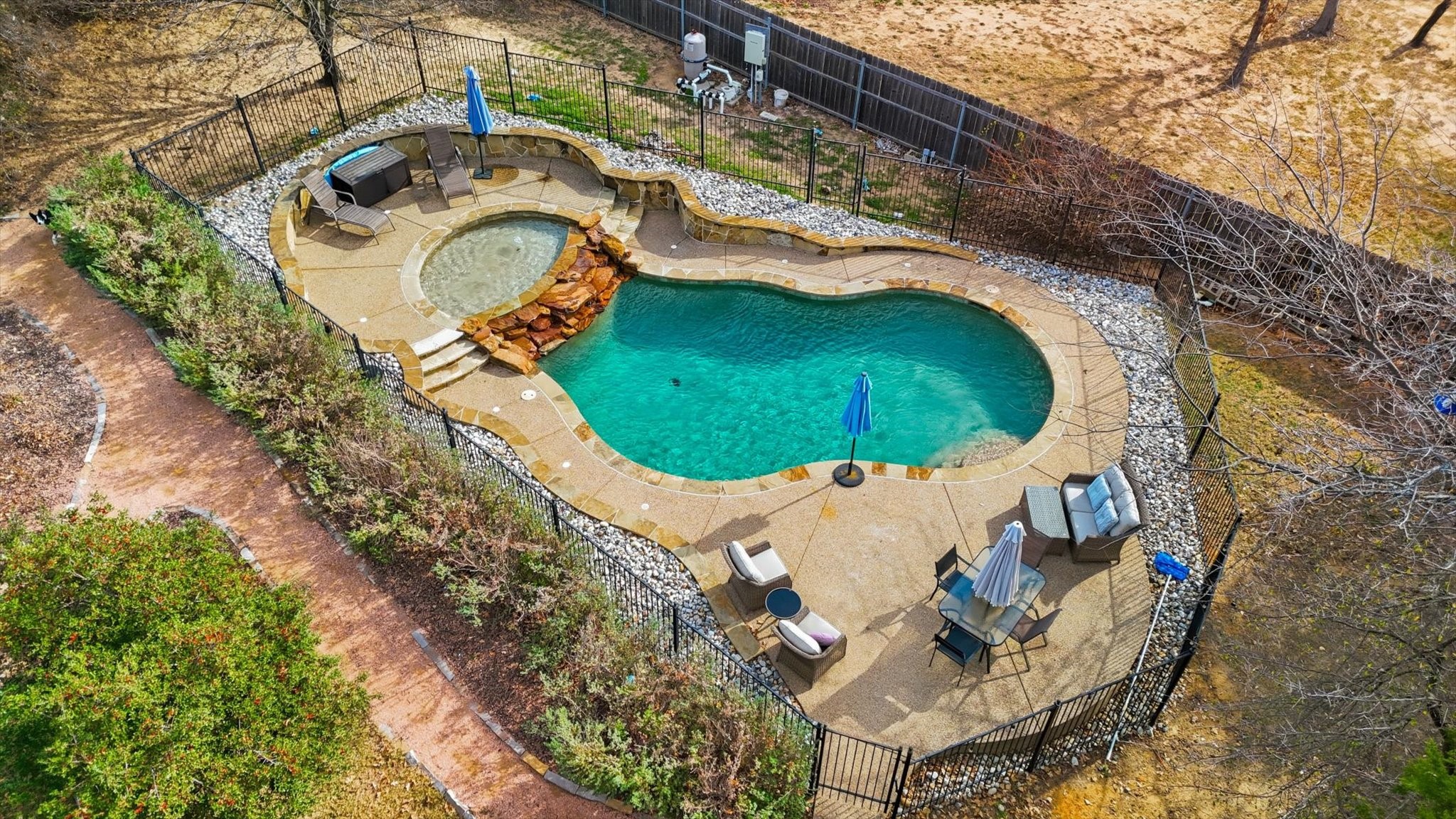 1606 Treehouse Lane N