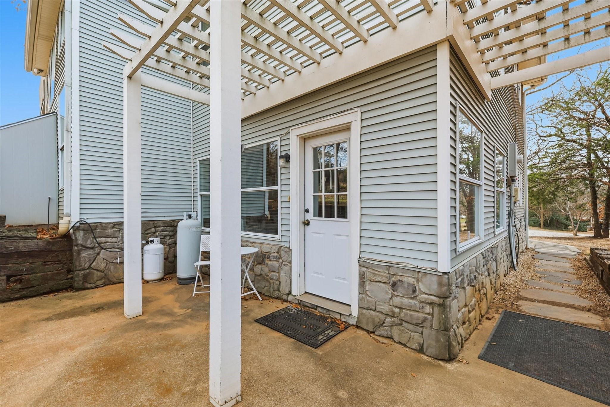 1606 Treehouse Lane N