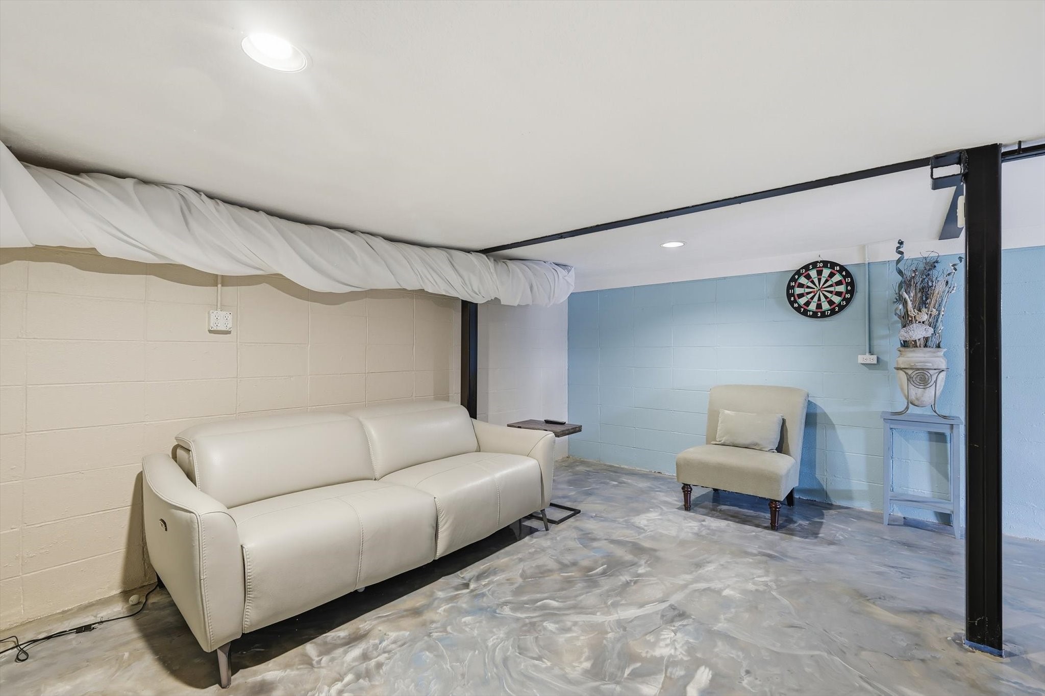 1606 Treehouse Lane N