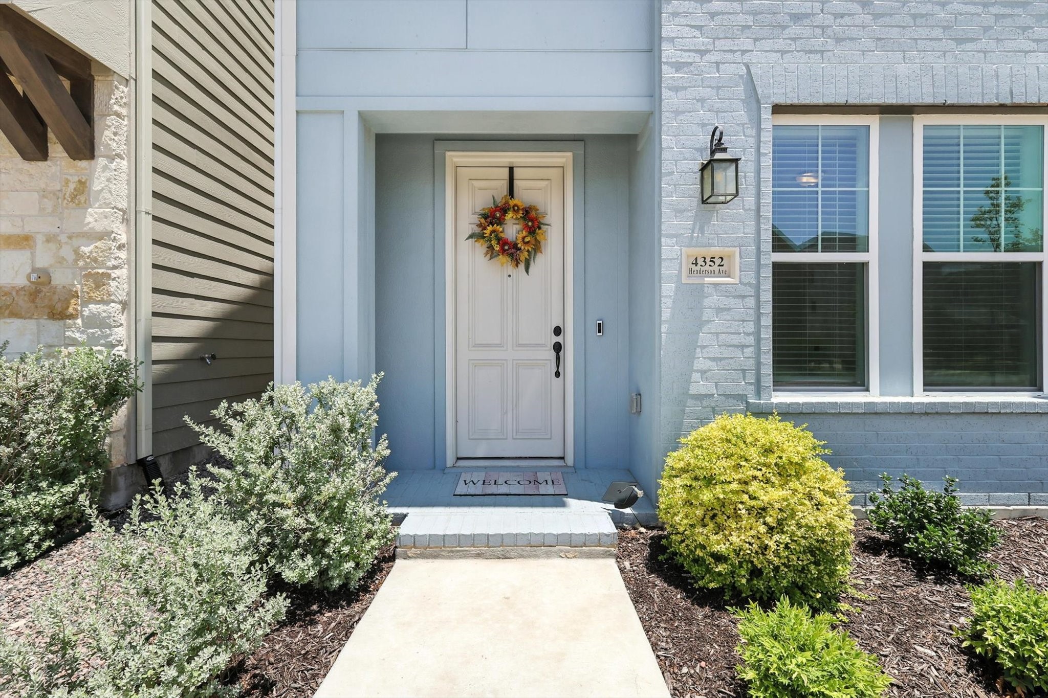 4352 Henderson Avenue