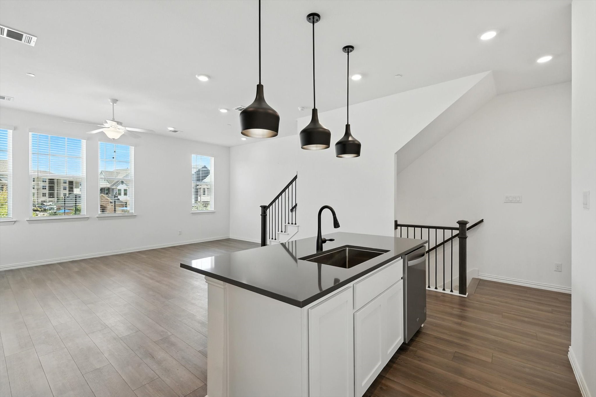 4352 Henderson Avenue